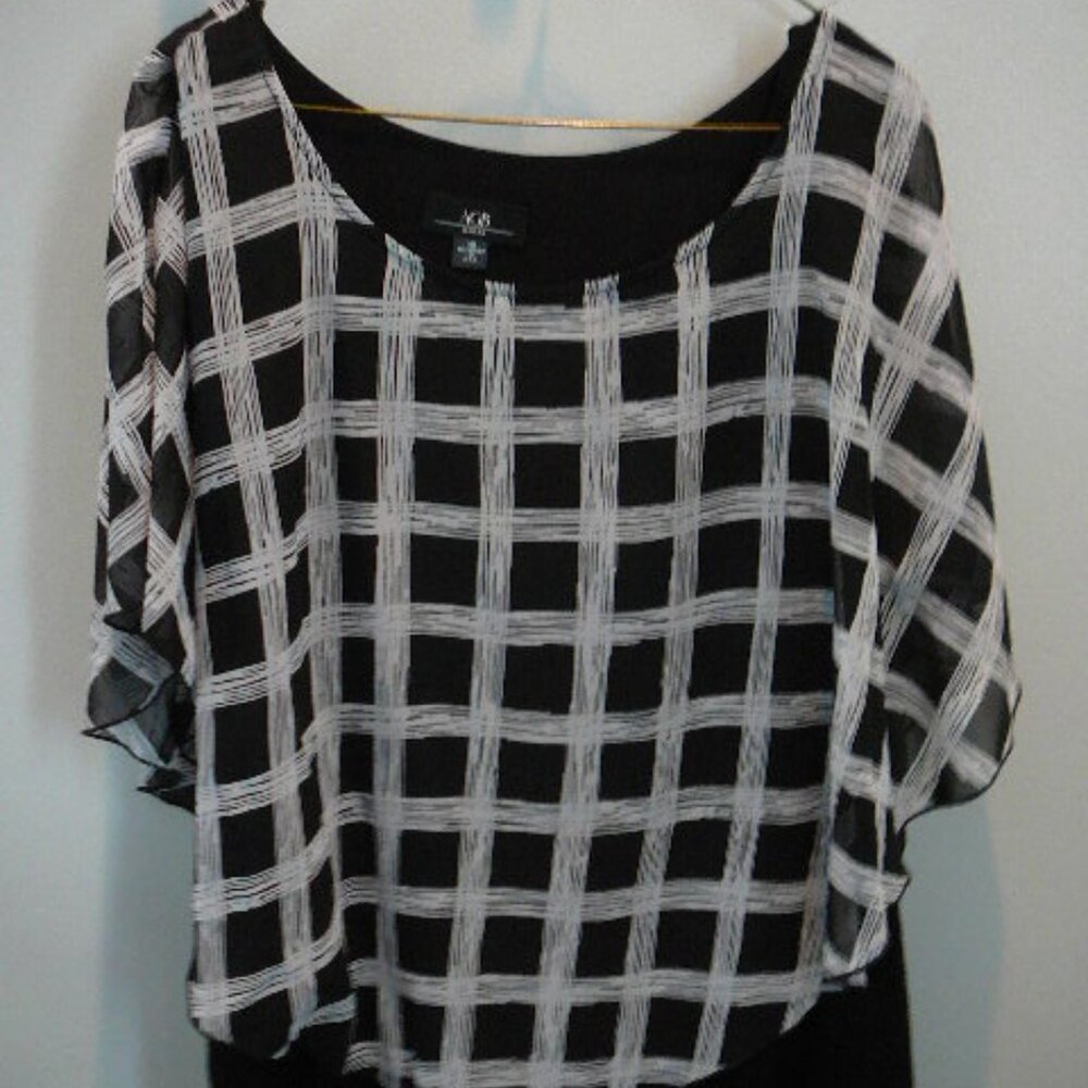 NWT-AGB Woman Black Tank Top w/White & Black Large Check Poncho Overlay-Size 1X